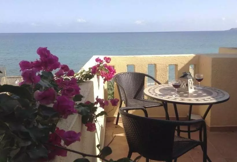 Asterias Studios & Apartments