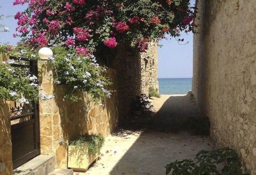 Asterias Studios & Apartments