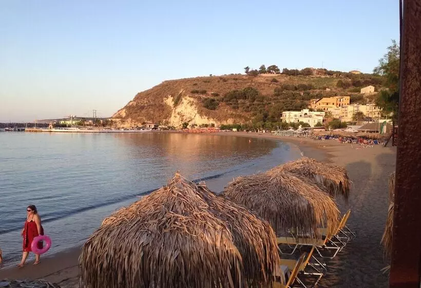 Asterias Studios & Apartments