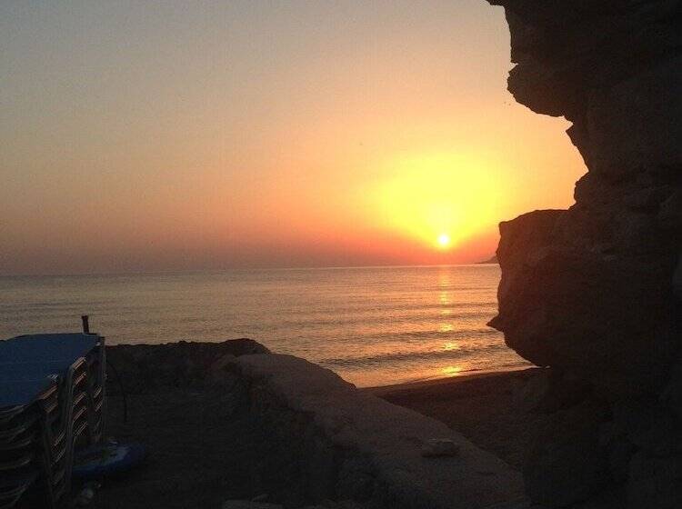 Asterias Studios & Apartments