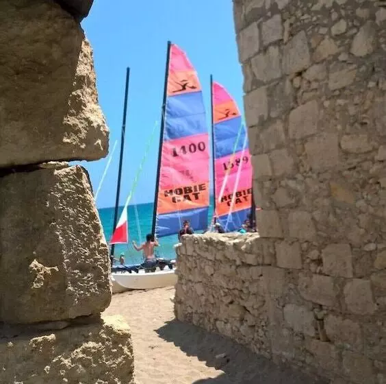 Asterias Studios & Apartments
