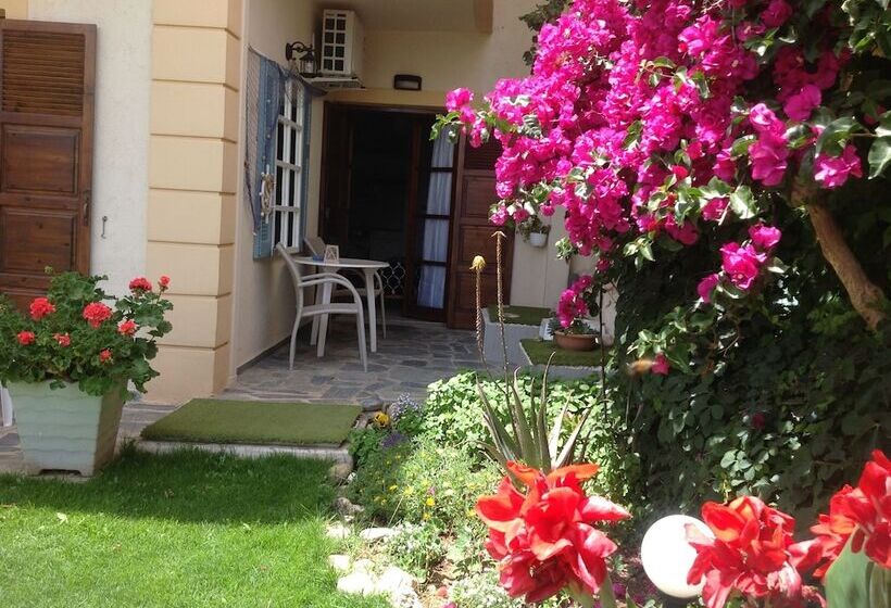 Asterias Studios & Apartments