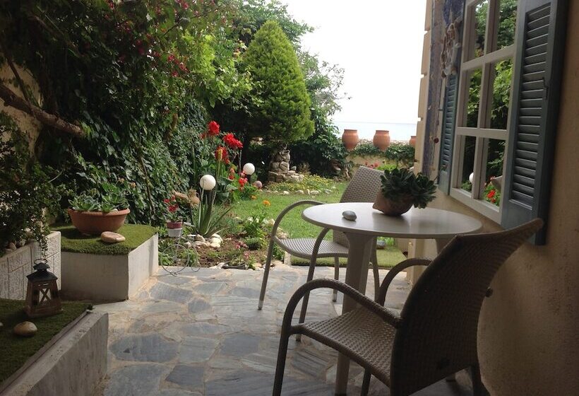 Asterias Studios & Apartments