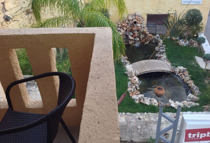 Asterias Studios & Apartments