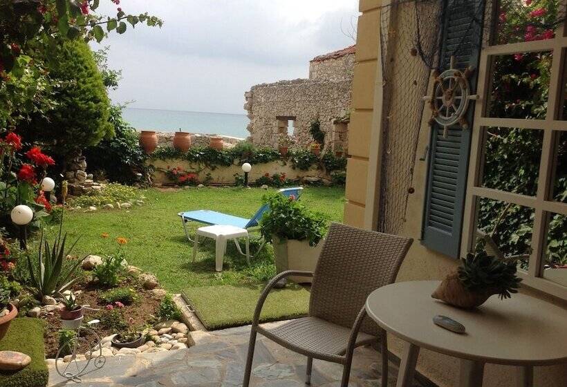 Asterias Studios & Apartments