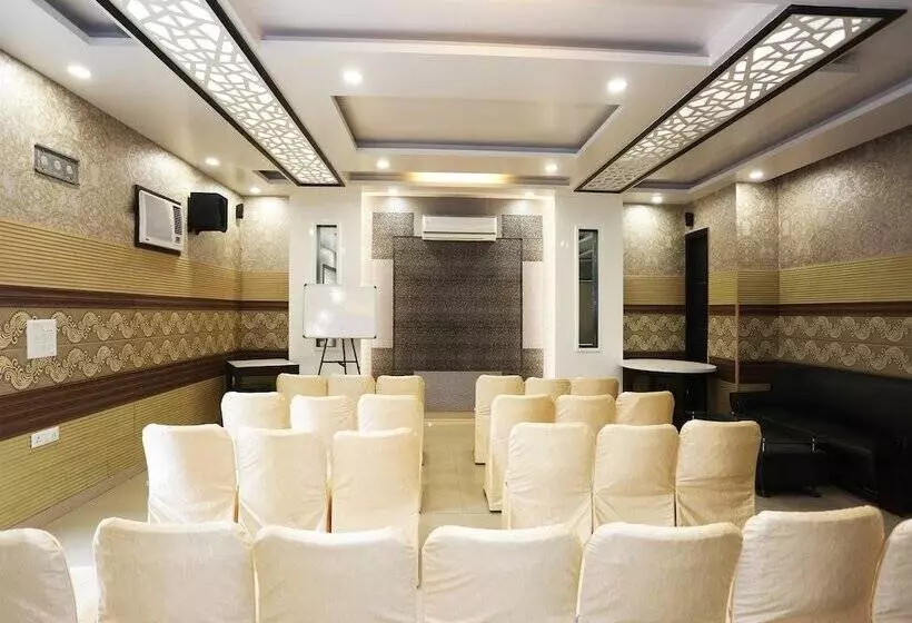 Capital O 1391 Hotel Pushpa Vilas
