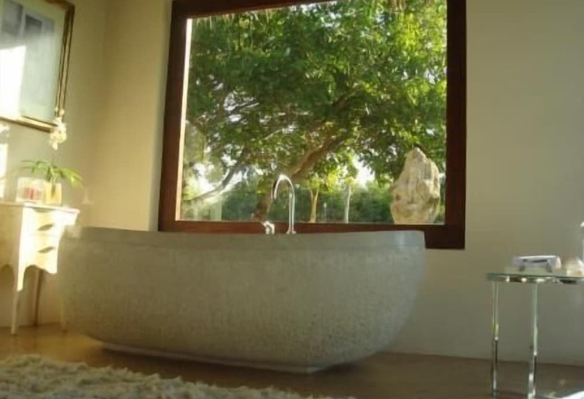 בית מלון כפרי Chuiba Bay Lodge