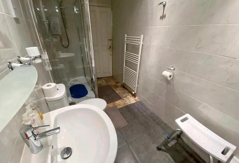 פנסיון 16 Pilrig Guest House