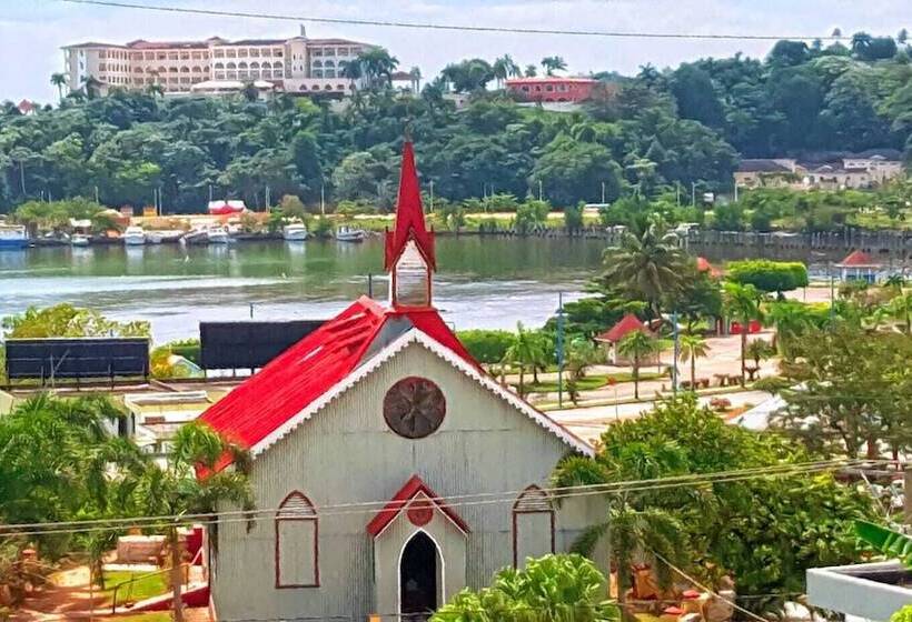 هتل Hostal Marina Samana