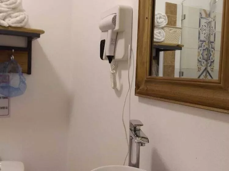 هتل Hostal Marina Samana