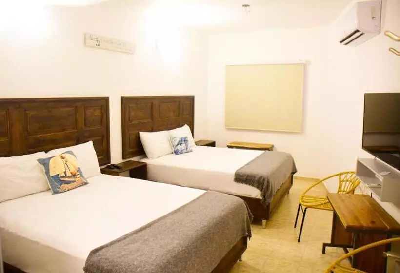 هتل Hostal Marina Samana