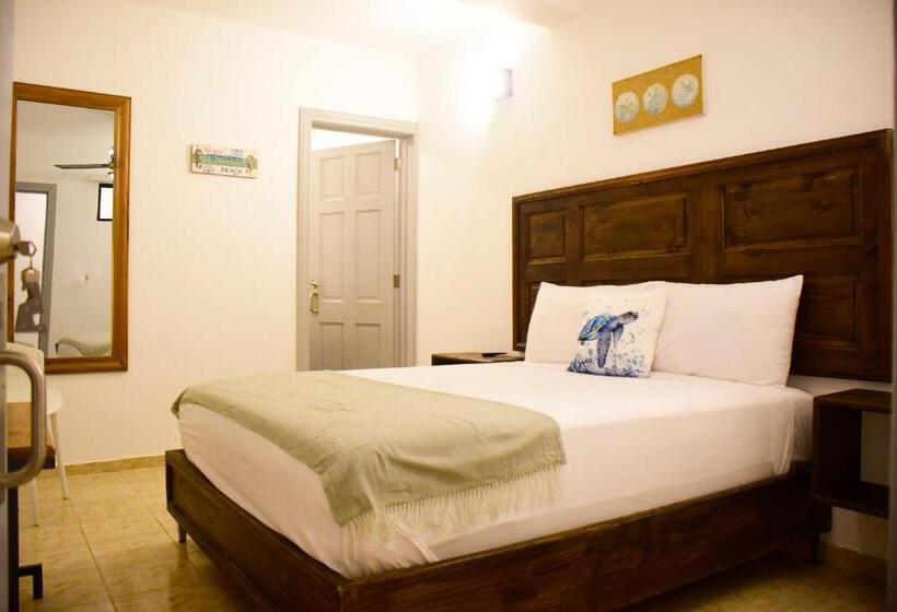 هتل Hostal Marina Samana