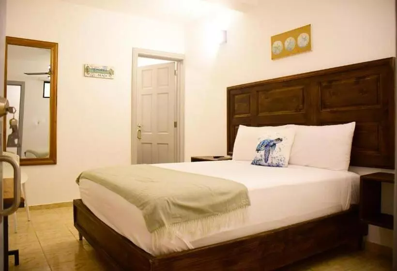 هتل Hostal Marina Samana