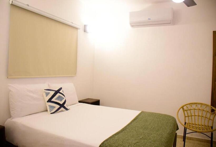 هتل Hostal Marina Samana