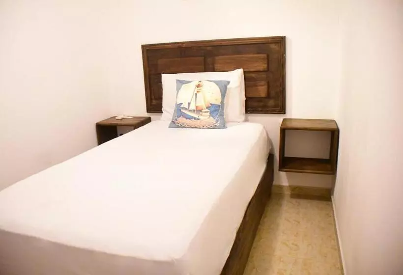هتل Hostal Marina Samana