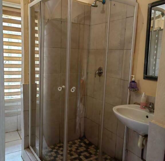 Regyana Bed And Breakfast