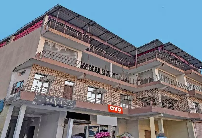 ホテル Oyo Flagship 87606 Divine