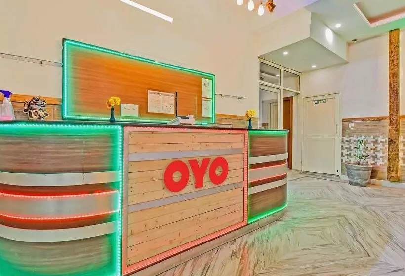 ホテル Oyo Flagship 87606 Divine