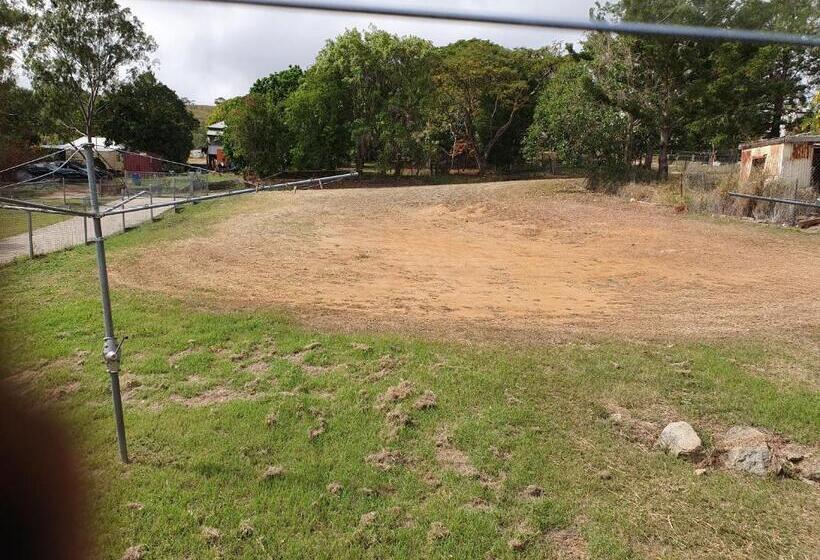 Общежитие Golden Mt Rest Off Pepperina Lane