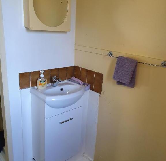 Общежитие Golden Mt Rest Off Pepperina Lane