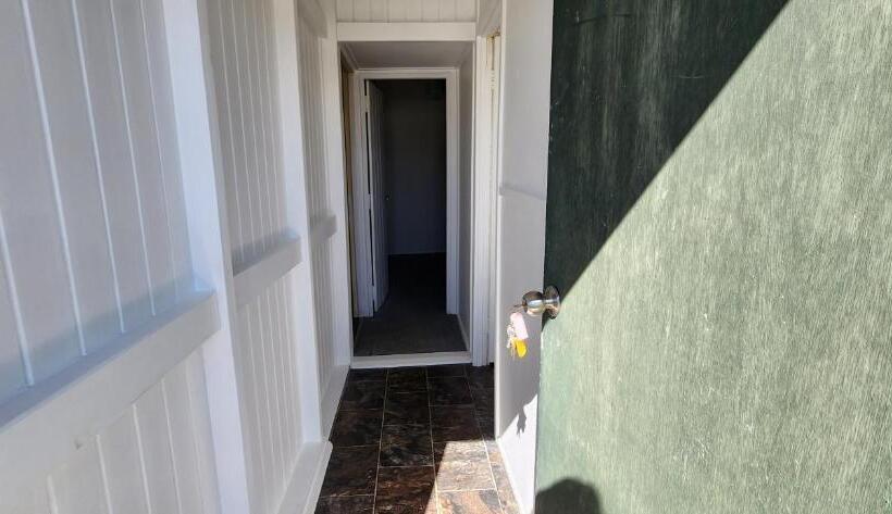 Общежитие Golden Mt Rest Off Pepperina Lane