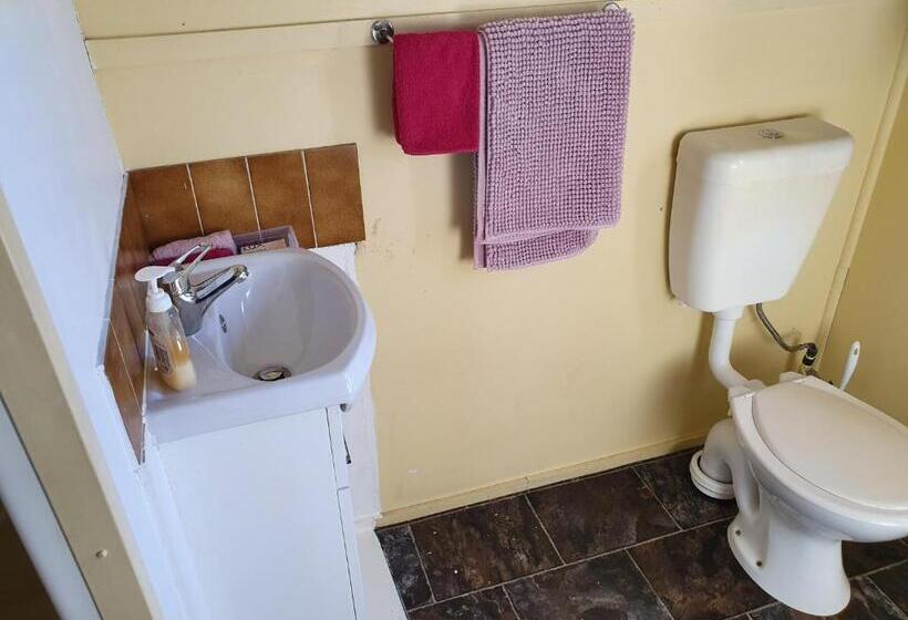 Общежитие Golden Mt Rest Off Pepperina Lane