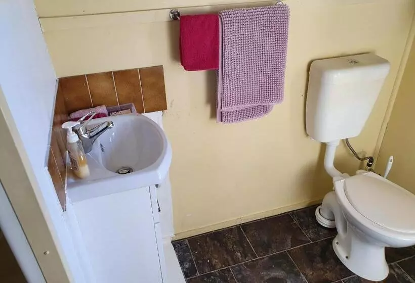 Retkeilymaja Golden Mt Rest Off Pepperina Lane