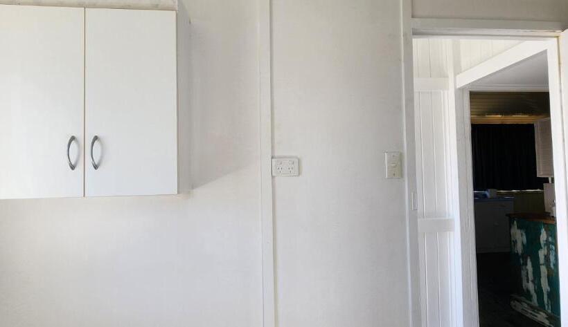 Общежитие Golden Mt Rest Off Pepperina Lane