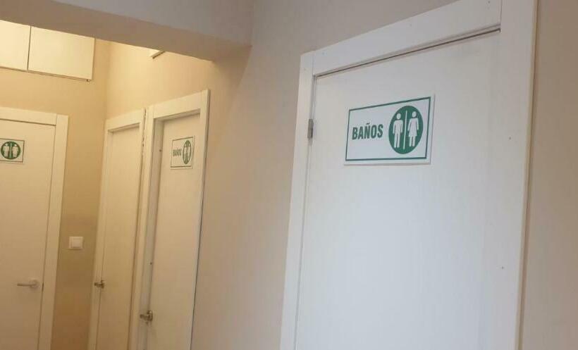 Hostel Traveller Host