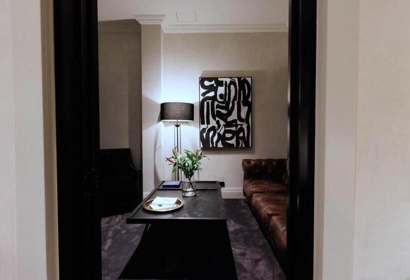 Отель The Strand