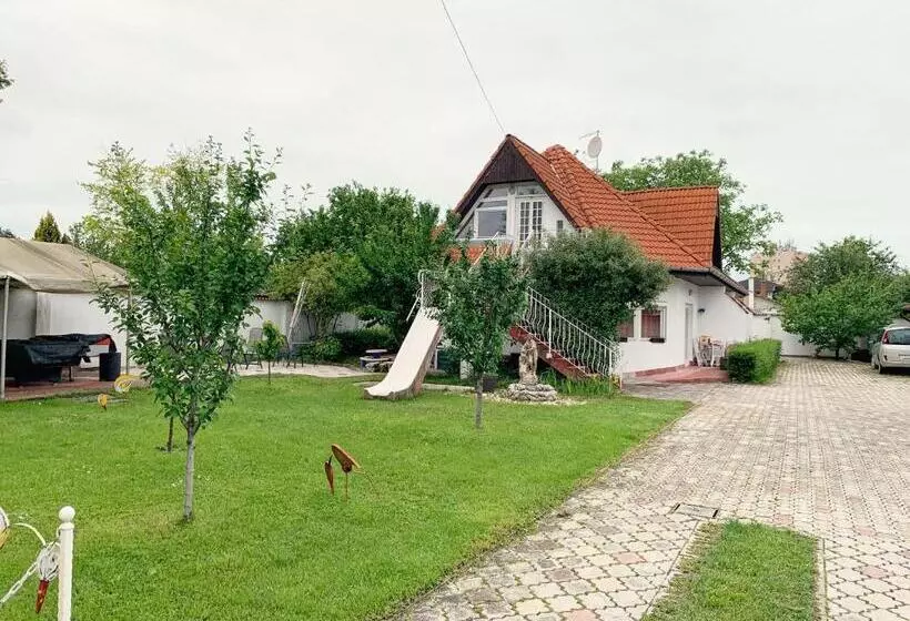 Peter S Apartments Siófok
