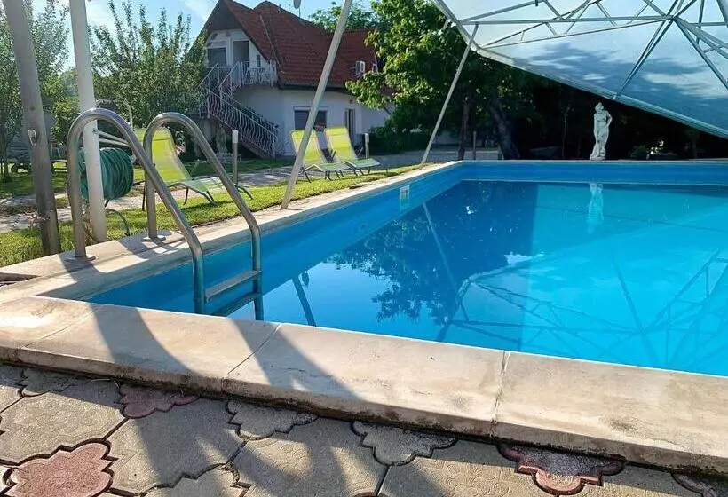 Peter S Apartments Siófok