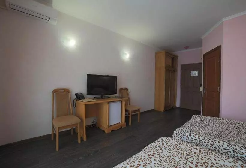 هتل сонячна долина готель фортеця