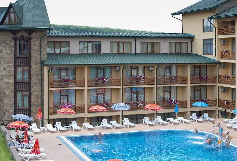 هتل сонячна долина готель фортеця