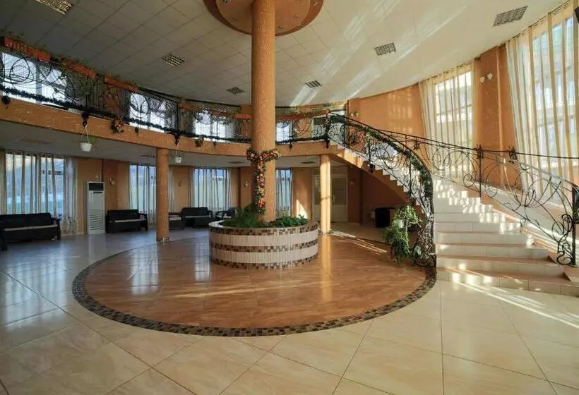 هتل сонячна долина готель фортеця