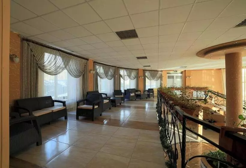 هتل сонячна долина готель фортеця