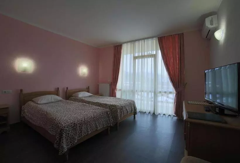 هتل сонячна долина готель фортеця