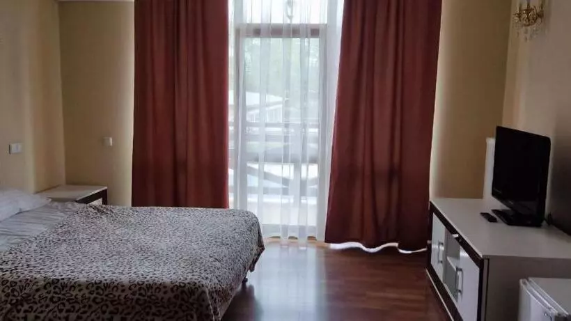 هتل сонячна долина готель фортеця