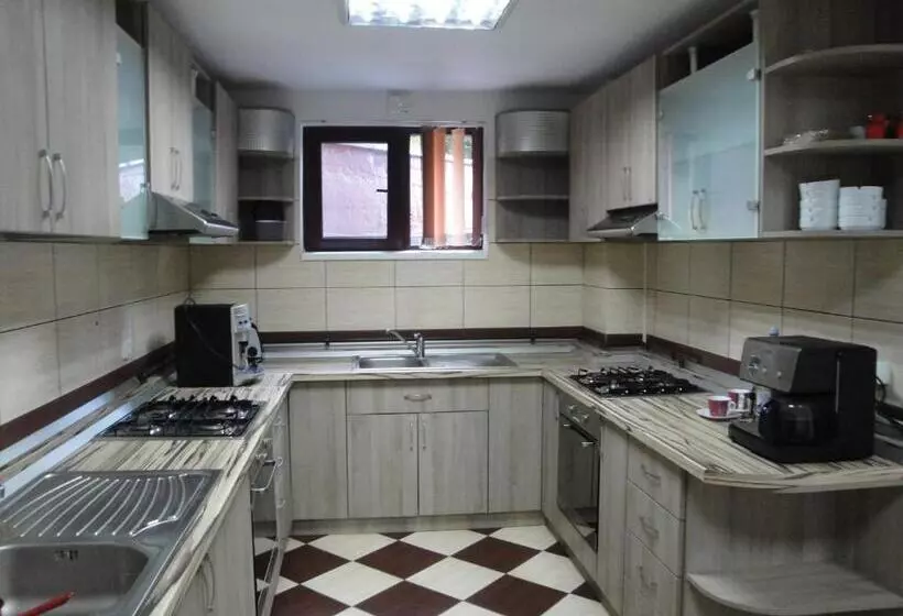 تختخواب و صبحانه Pensiunea Roua