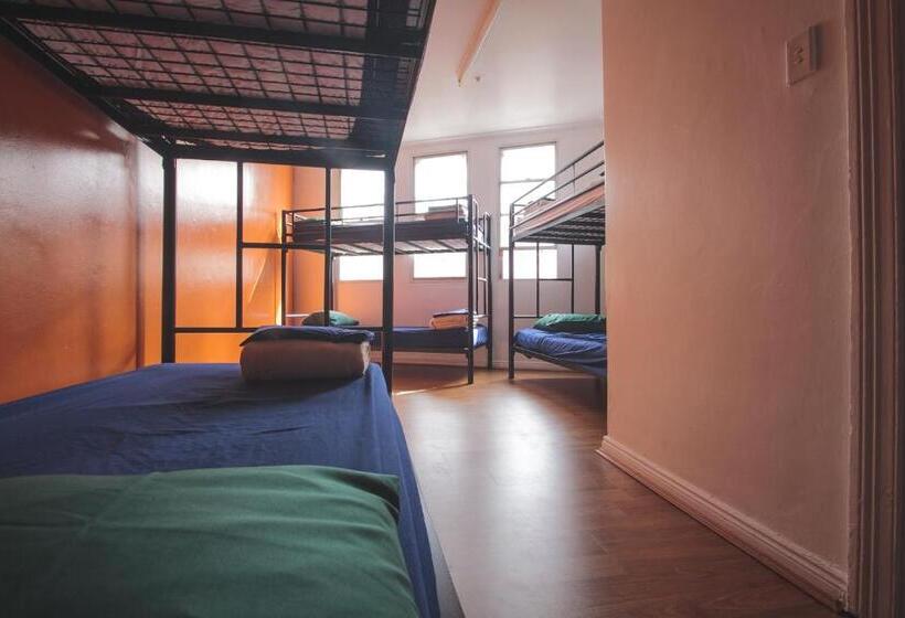 Общежитие Mad Monkey Kings Cross