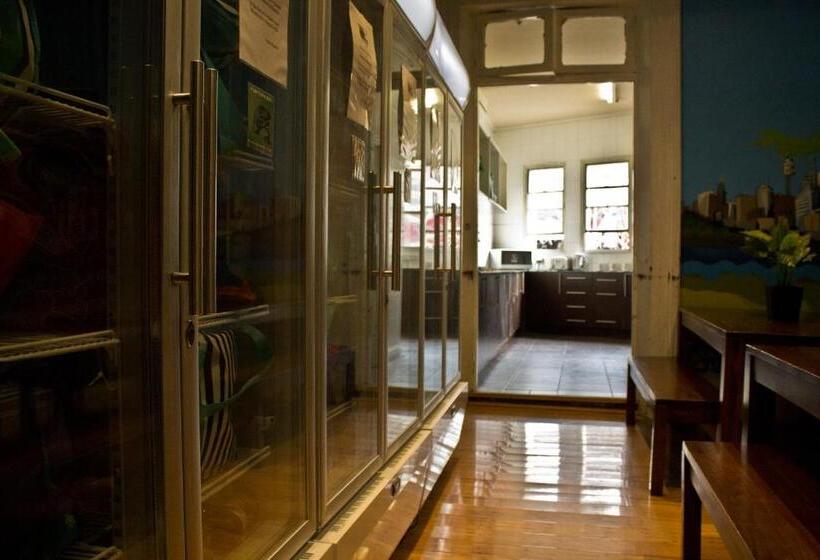 Общежитие Mad Monkey Kings Cross