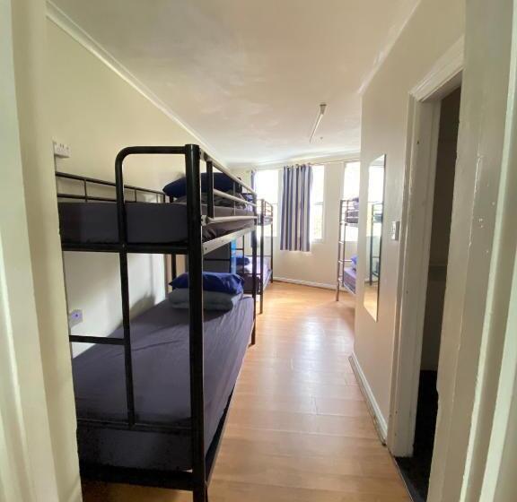 Общежитие Mad Monkey Kings Cross