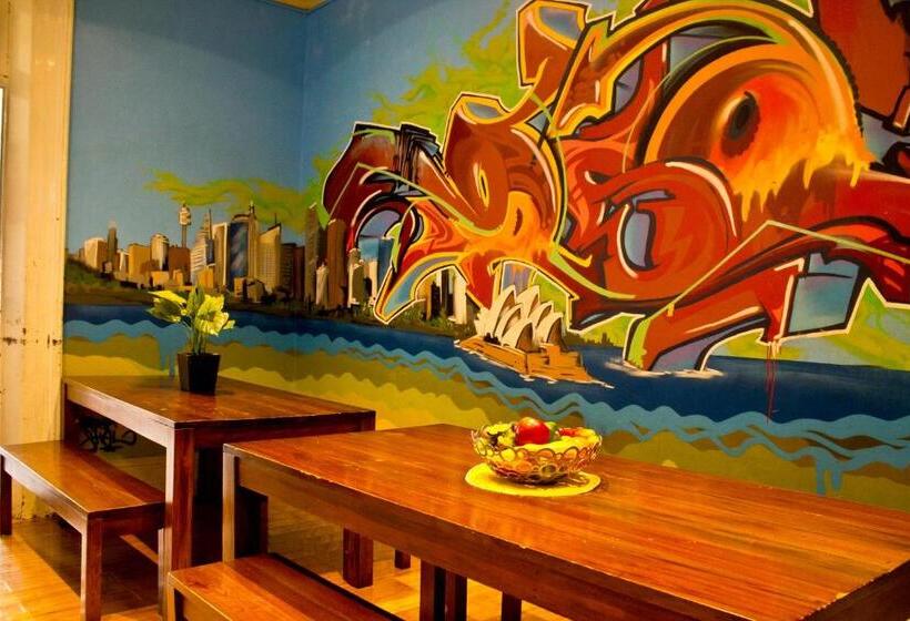 Общежитие Mad Monkey Kings Cross