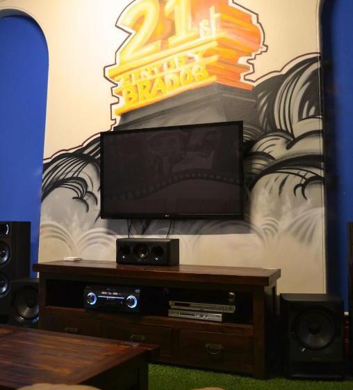 Общежитие Mad Monkey Kings Cross