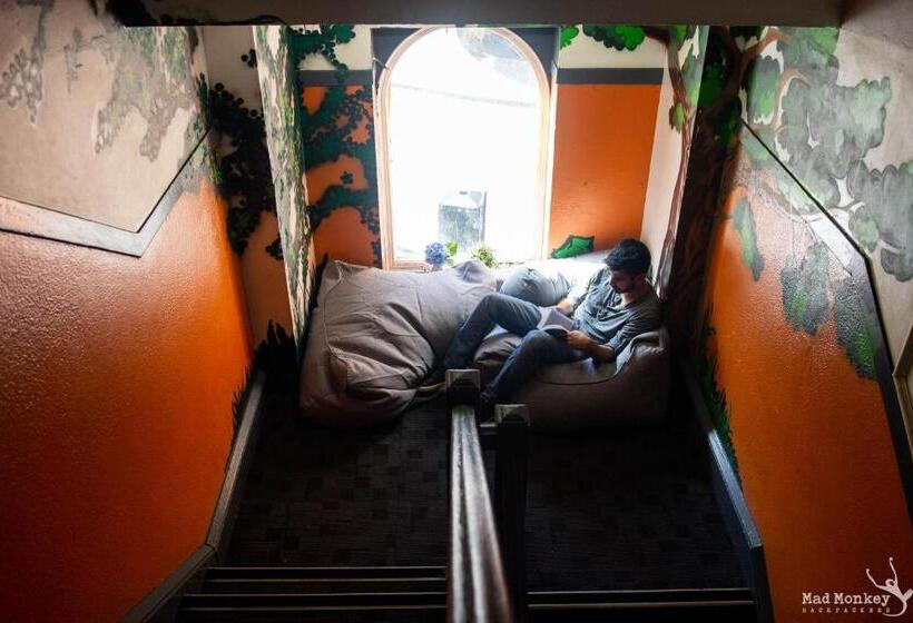 Общежитие Mad Monkey Kings Cross