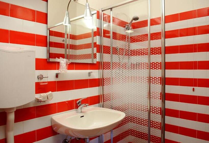 Хостел Malpensafiera