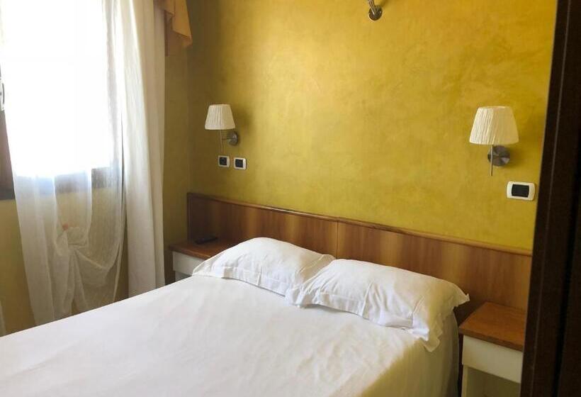 Хостел Malpensafiera