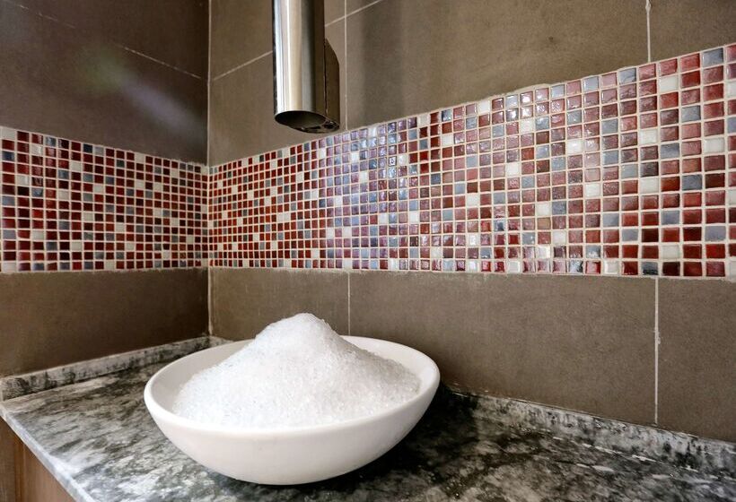 هتل Best Western Premier Karsiyaka Convention & Spa