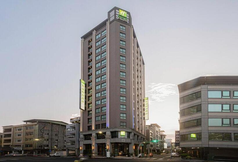 בית מלון כפרי Holiday Inn Express Kaohsiung Love River, An Ihg