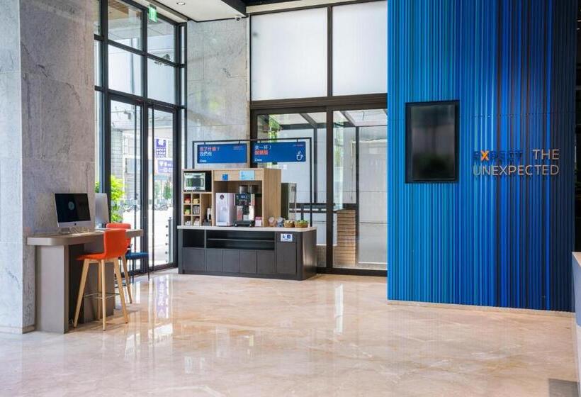 בית מלון כפרי Holiday Inn Express Kaohsiung Love River, An Ihg